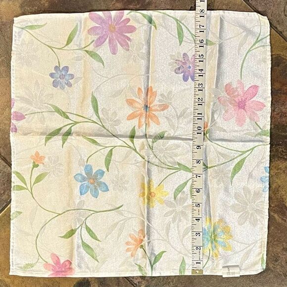 Blooms & Blooms Floral Cloth Napkins Set of 3 - Picture 9 of 14